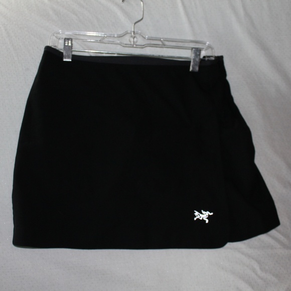 Arc'teryx Dresses & Skirts - Arc'teryx skort w/shorts NWOT